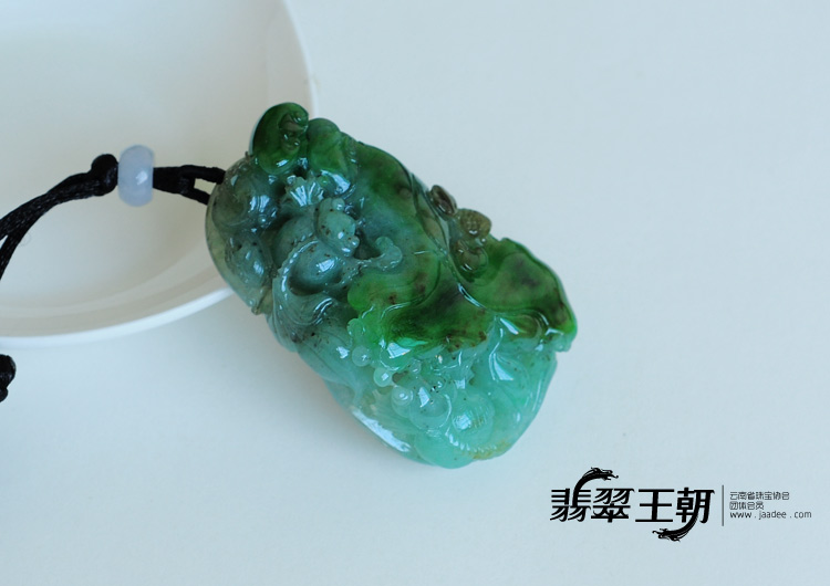 糯冰种阳绿缅甸翡翠年年有余挂件