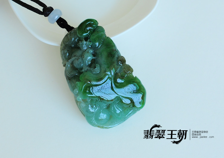 糯冰种阳绿缅甸翡翠年年有余挂件
