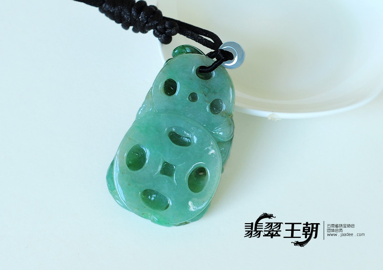 糯冰种阳绿缅甸翡翠年年有余挂件