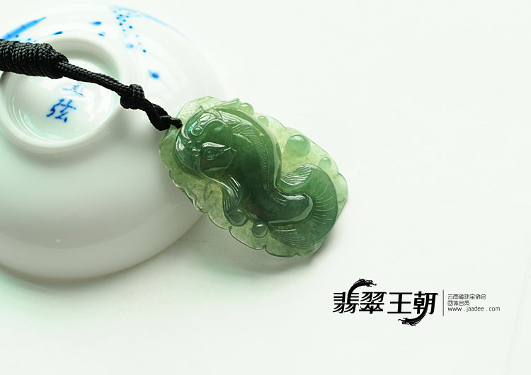 冰种蓝晴水缅甸翡翠鱼龙变挂件