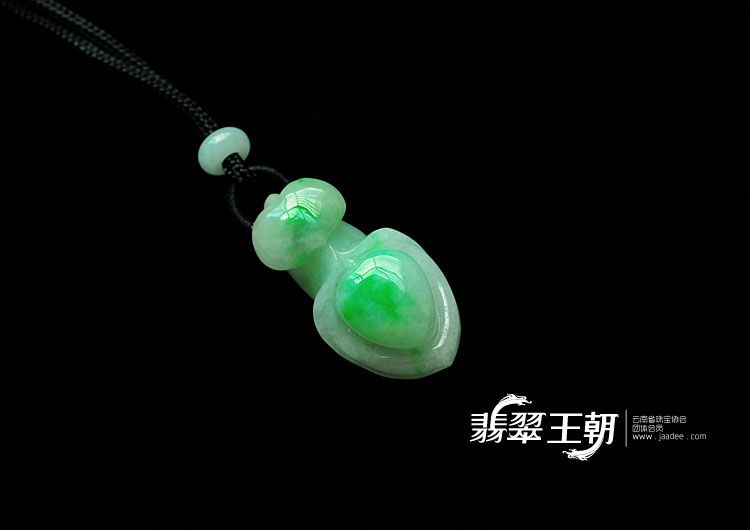 糯冰种翠色缅甸翡翠心心相映挂件