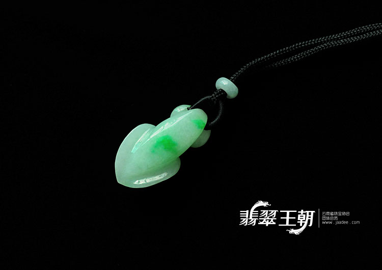 糯冰种翠色缅甸翡翠心心相映挂件