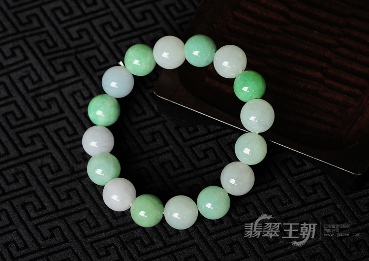 糯冰种豆色晴水缅甸翡翠手链