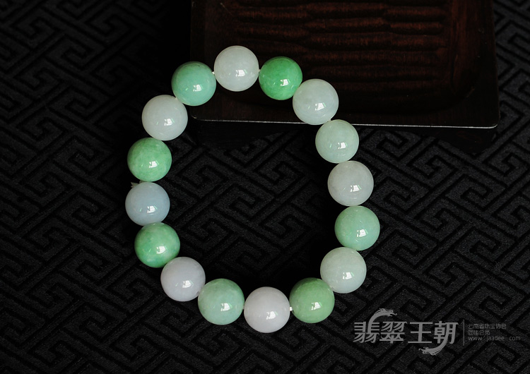糯冰种豆色晴水缅甸翡翠手链