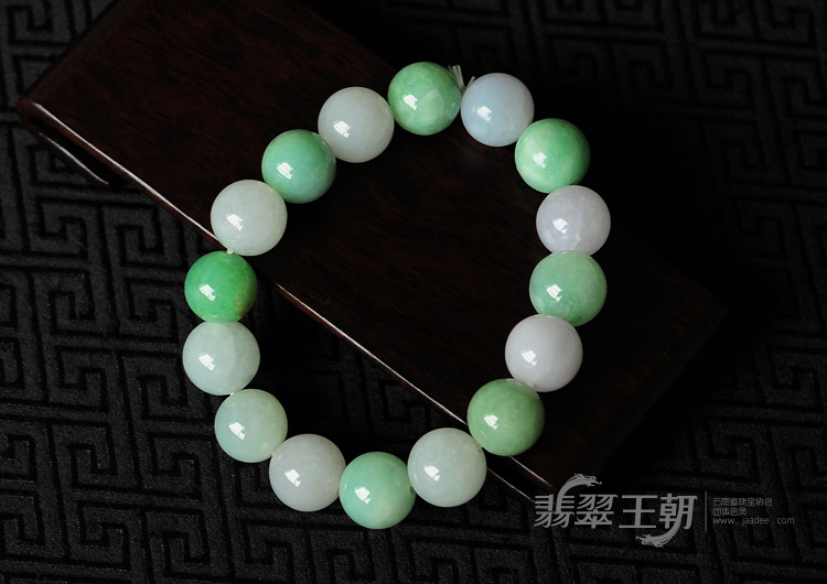 糯冰种豆色晴水缅甸翡翠手链