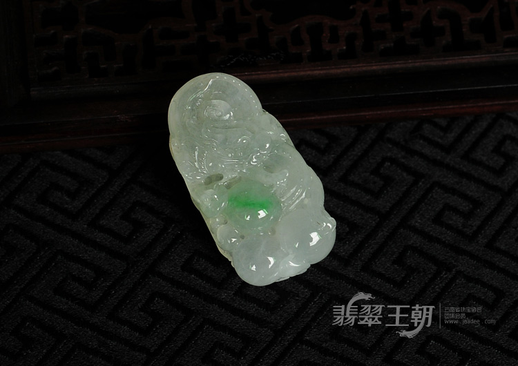 冰种飘翠缅甸翡翠飞龙在天挂件