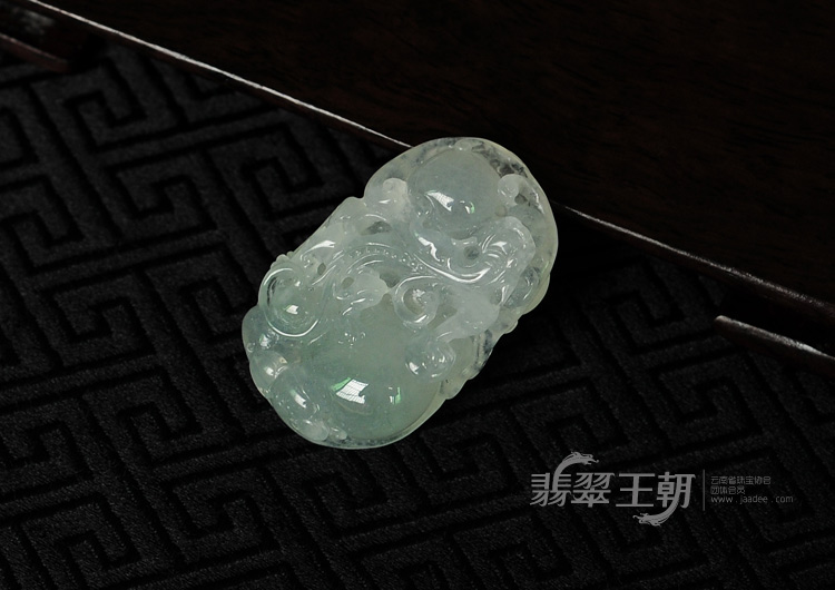 冰种晴水缅甸翡翠螭龙挂件