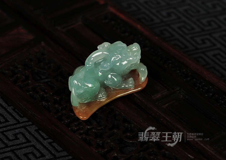 冰种黄翡晴水缅甸翡翠貔貅挂件