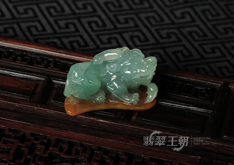 冰种黄翡晴水缅甸翡翠貔貅挂件
