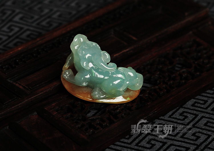 冰种黄翡晴水缅甸翡翠貔貅挂件
