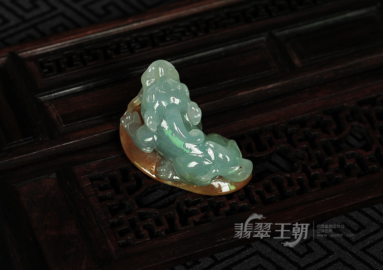 冰种黄翡晴水缅甸翡翠貔貅挂件