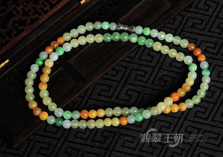 糯冰种三彩缅甸翡翠项链（共100颗）