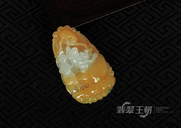 糯冰种黄翡缅甸翡翠招财进宝挂件