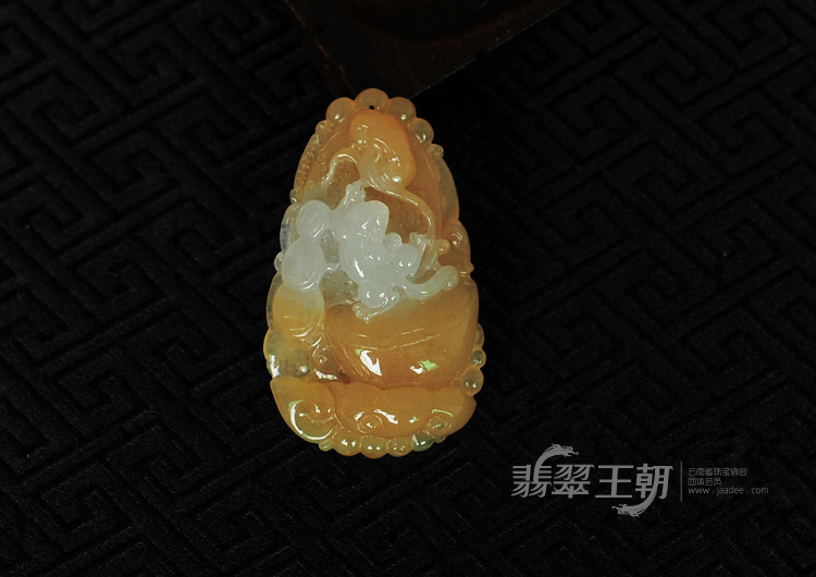 糯冰种黄翡缅甸翡翠招财进宝挂件