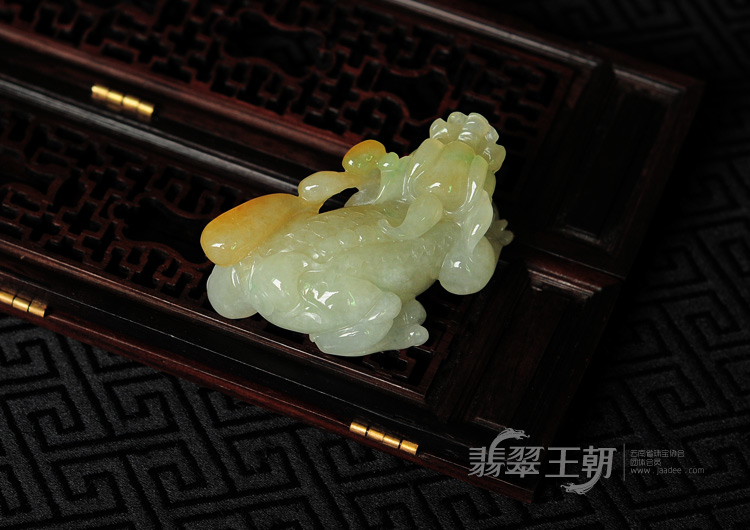 糯冰种黄翡晴水缅甸翡翠貔貅挂件