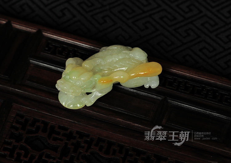 糯冰种黄翡晴水缅甸翡翠貔貅挂件