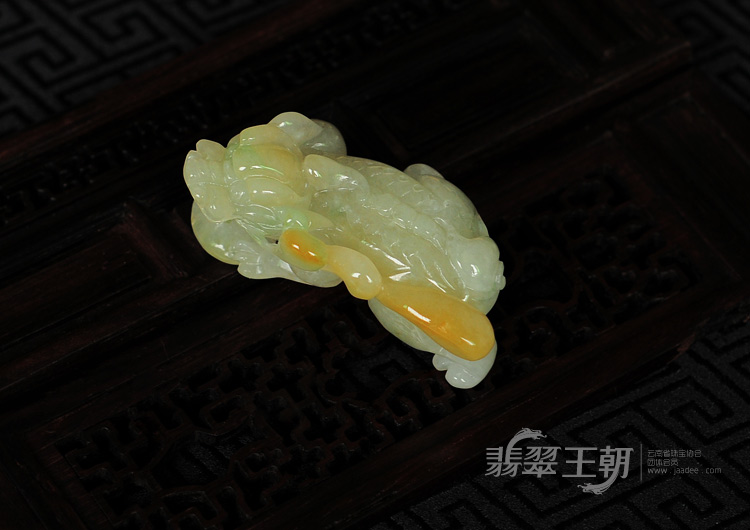 糯冰种黄翡晴水缅甸翡翠貔貅挂件