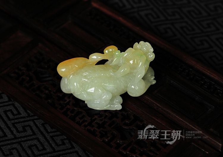 糯冰种黄翡晴水缅甸翡翠貔貅挂件
