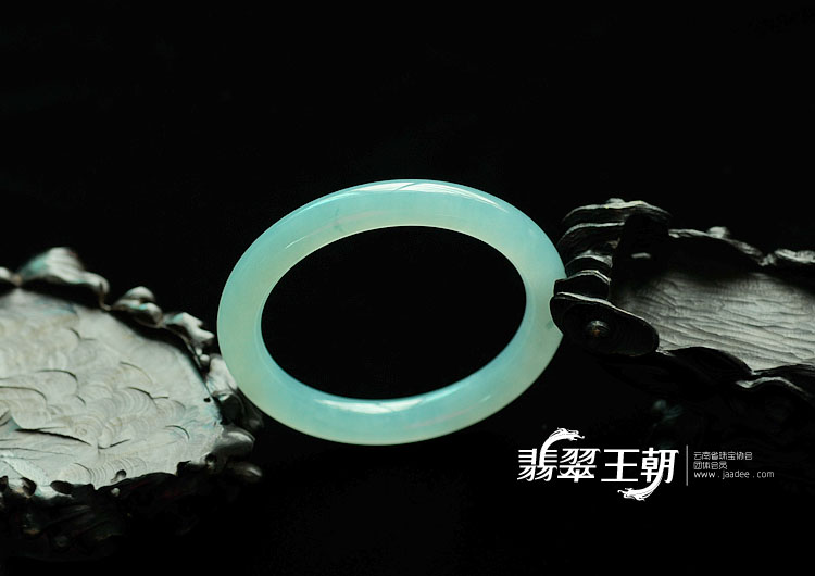 糯冰种蓝晴水缅甸翡翠圆条手镯(55)