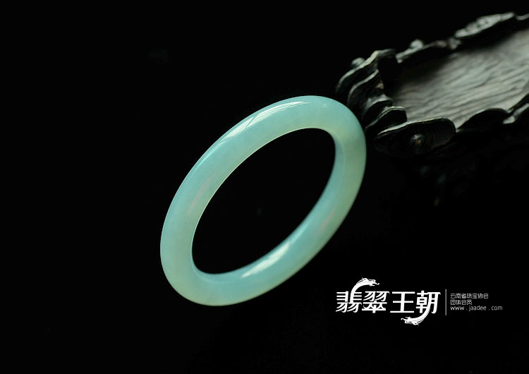 糯冰种蓝晴水缅甸翡翠圆条手镯(55)