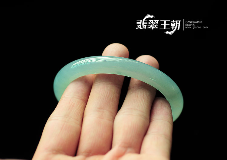 糯冰种蓝晴水缅甸翡翠圆条手镯(55)