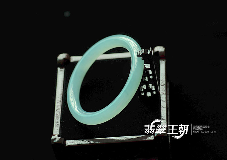 糯冰种蓝晴水缅甸翡翠圆条手镯(55)