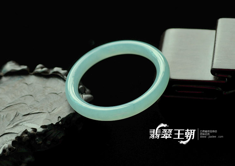 糯冰种蓝晴水缅甸翡翠圆条手镯(55)