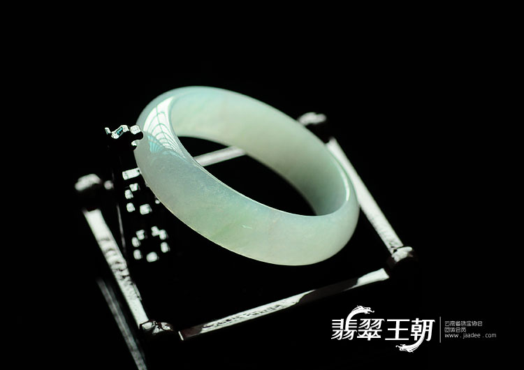 冰种飘翠缅甸翡翠手镯(57.4)
