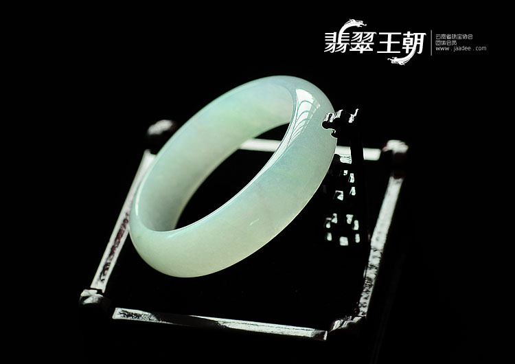 冰种飘翠缅甸翡翠手镯(57.4)