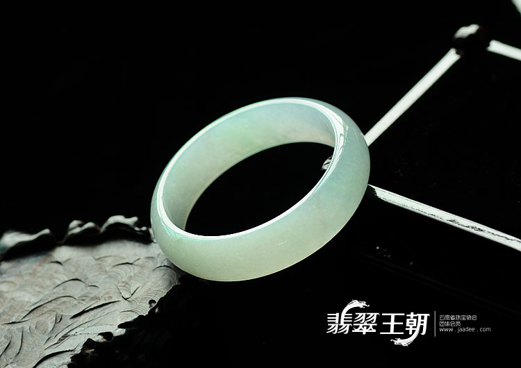 冰种飘翠缅甸翡翠手镯(57.4)