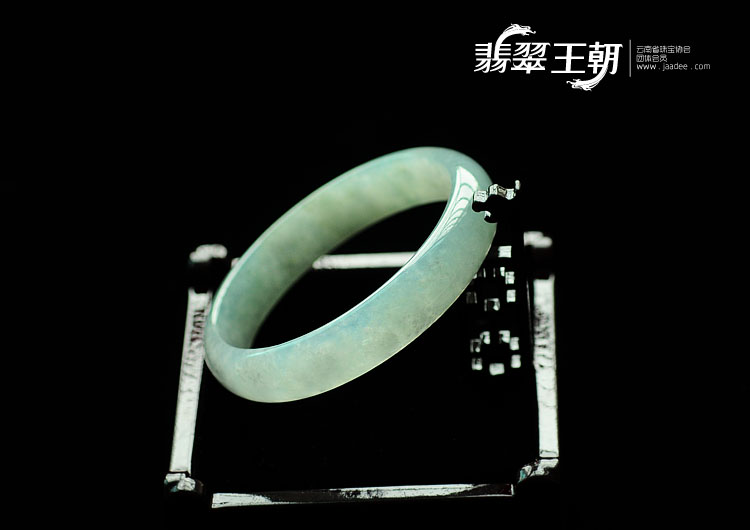 冰种淡晴水缅甸翡翠手镯(61.4)