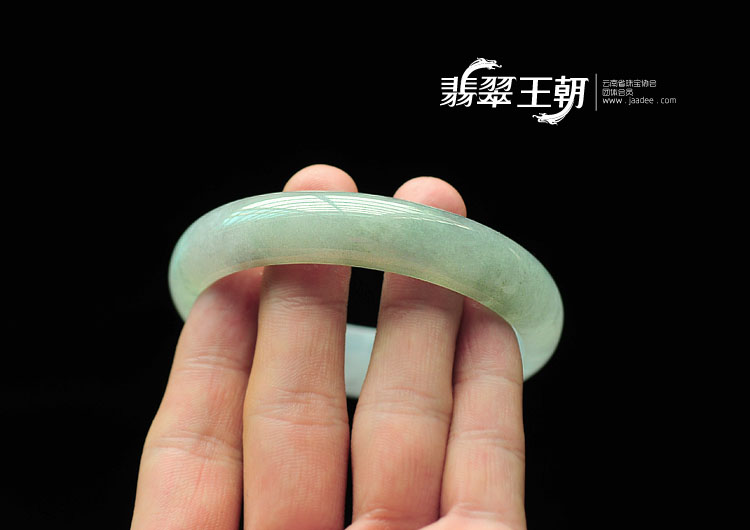 冰种淡晴水缅甸翡翠手镯(61.6)