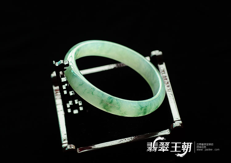 冰种飘花缅甸翡翠手镯(62.7)