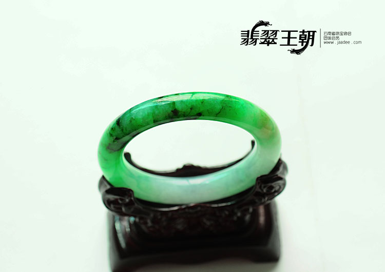 糯冰种翠色缅甸翡翠手镯(53.7)