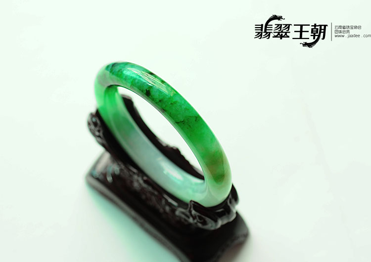 糯冰种翠色缅甸翡翠手镯(53.7)