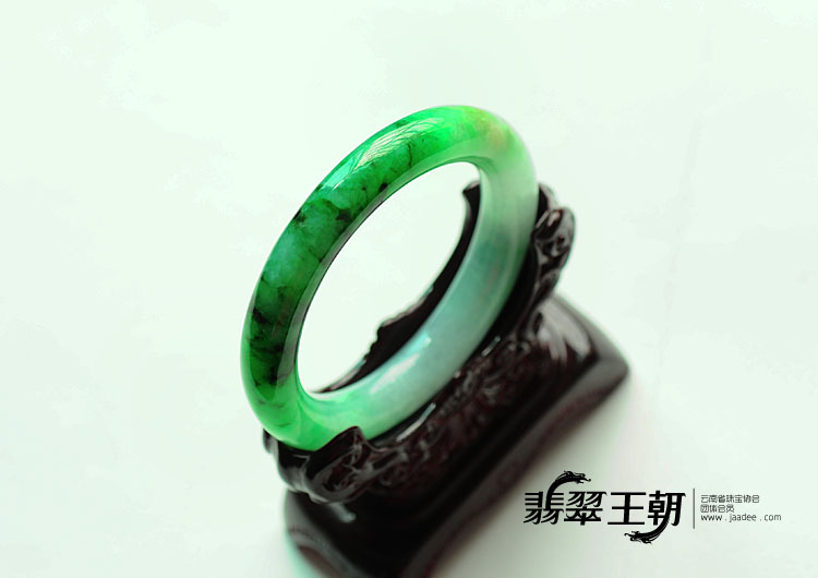 糯冰种翠色缅甸翡翠手镯(53.7)