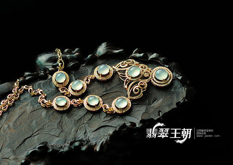 冰种缅甸翡翠项链（真钻）