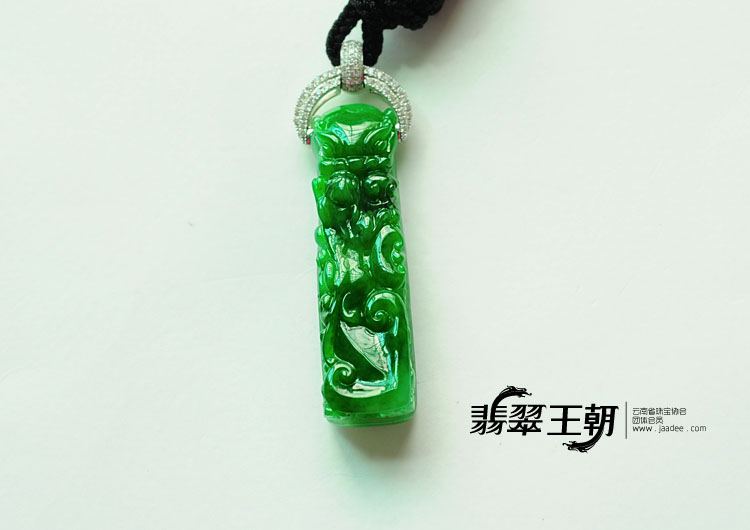 糯冰种满绿缅甸翡翠包白金龙钩挂件（真钻）
