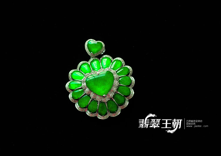 玻璃种阳绿缅甸翡翠包白金心心相印挂件（真钻）