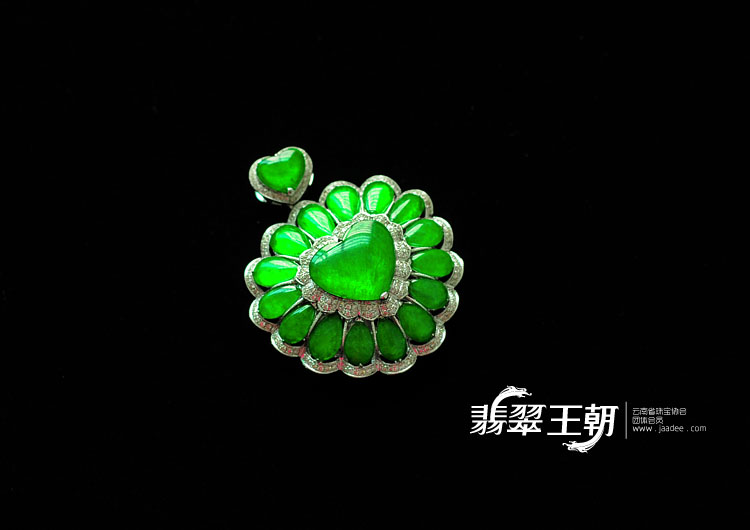玻璃种阳绿缅甸翡翠包白金心心相印挂件（真钻）
