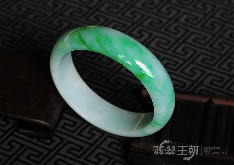 细糯种阳绿缅甸翡翠手镯（59.2mm）