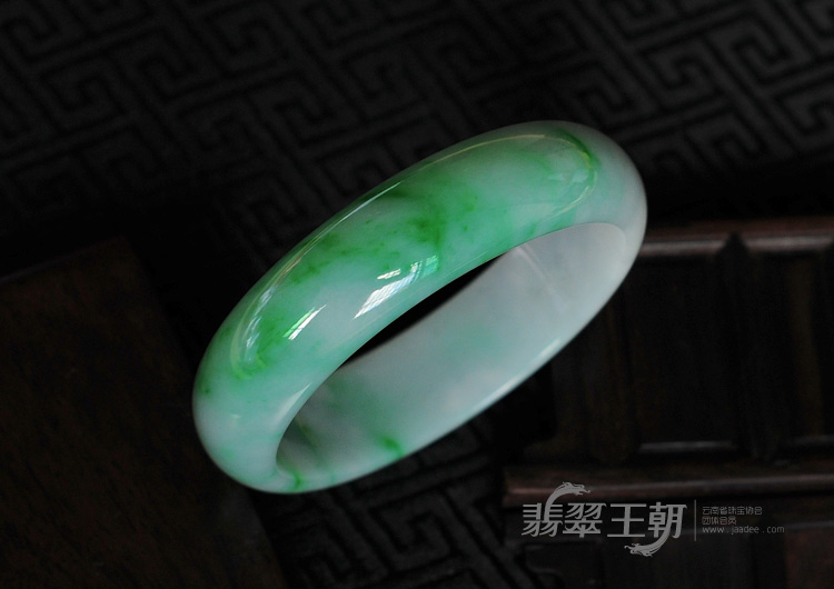 细糯种阳绿缅甸翡翠手镯（59.2mm）