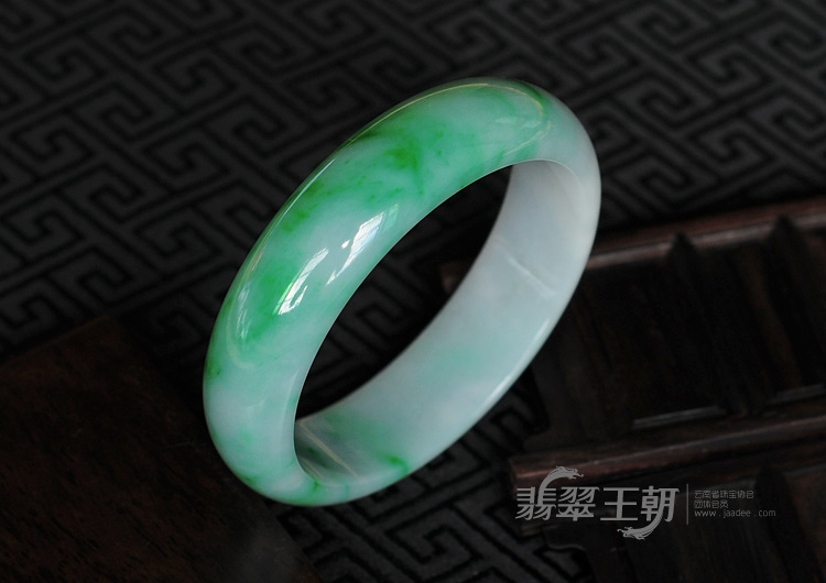 细糯种阳绿缅甸翡翠手镯（59.2mm）