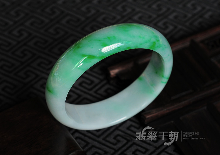 细糯种阳绿缅甸翡翠手镯（59.2mm）