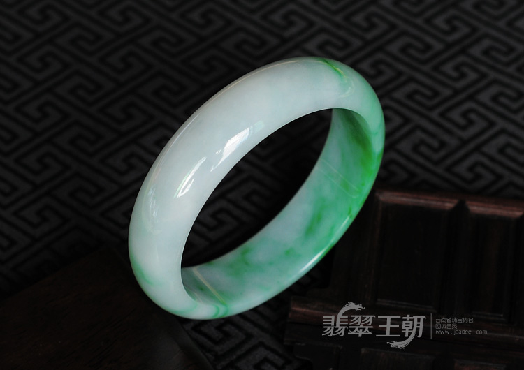 细糯种阳绿缅甸翡翠手镯（59.2mm）