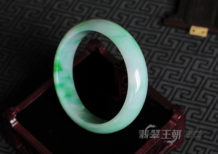 细糯种阳绿缅甸翡翠手镯（57.9mm）