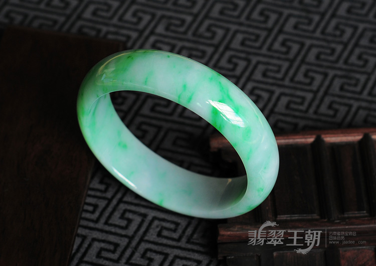细糯种阳绿缅甸翡翠手镯（59.3mm）