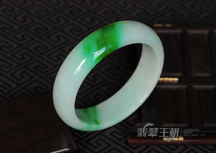 细糯种阳绿缅甸翡翠手镯（58.8mm）