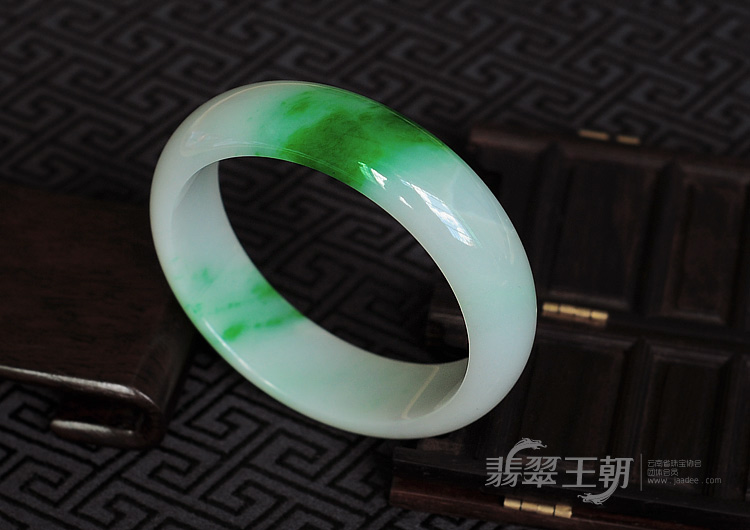 细糯种阳绿缅甸翡翠手镯（58.8mm）