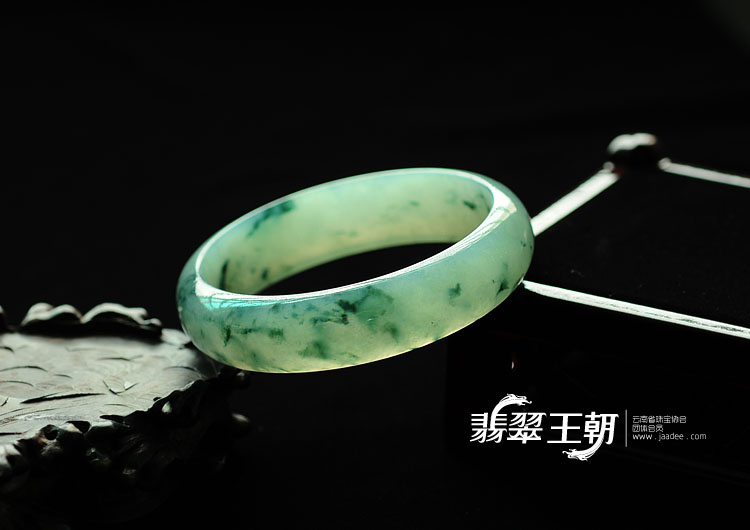 冰种飘花缅甸翡翠手镯(57.1mm)